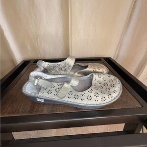 Alegria Silver Women’s Sandals with Floral Design EU size 39  = US size 8.5